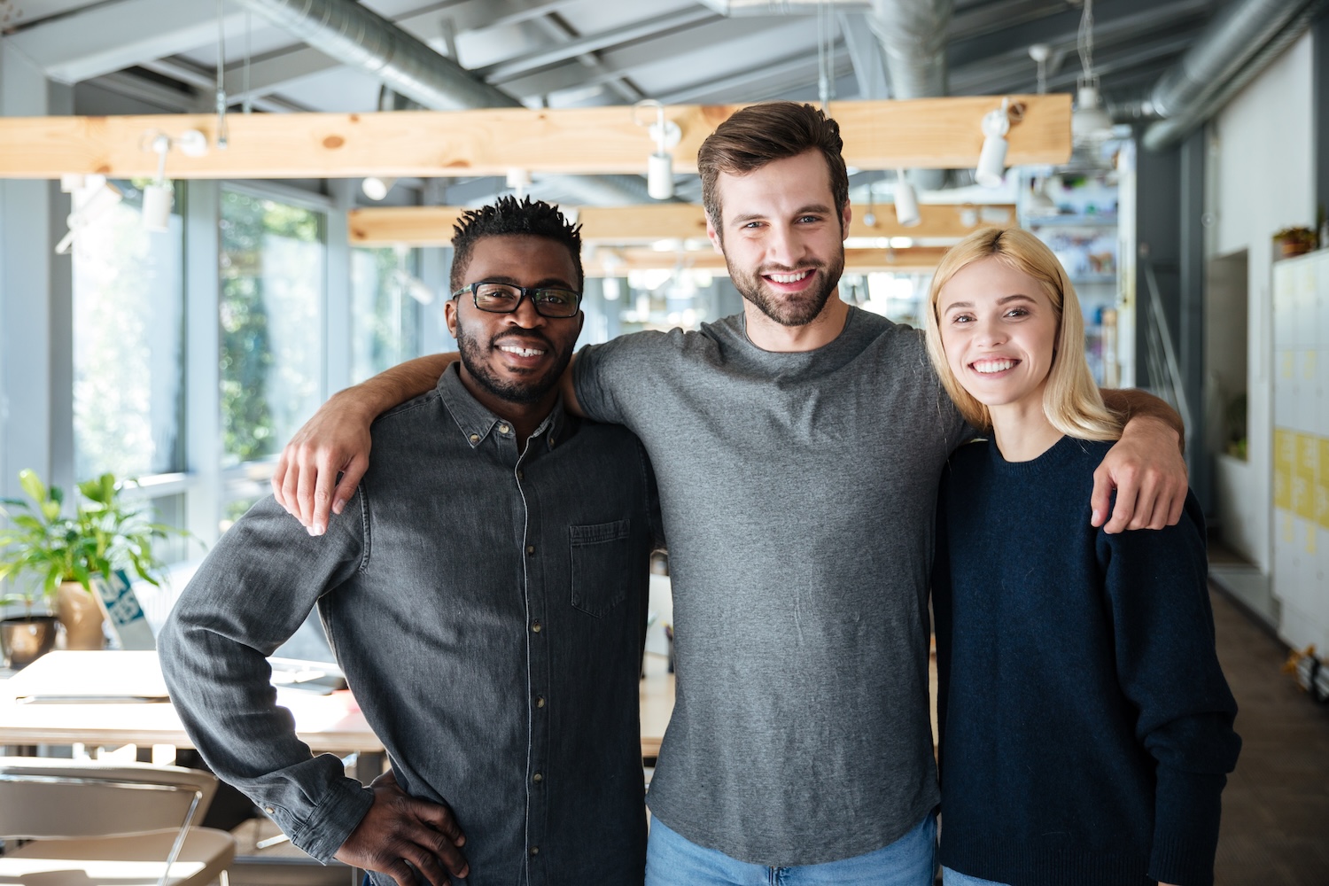 Smiling young colleagues standing in office. https://healthylinking.co.uk/wp-content/uploads/2025/01/smiling-young-colleagues-standing-office.jpg