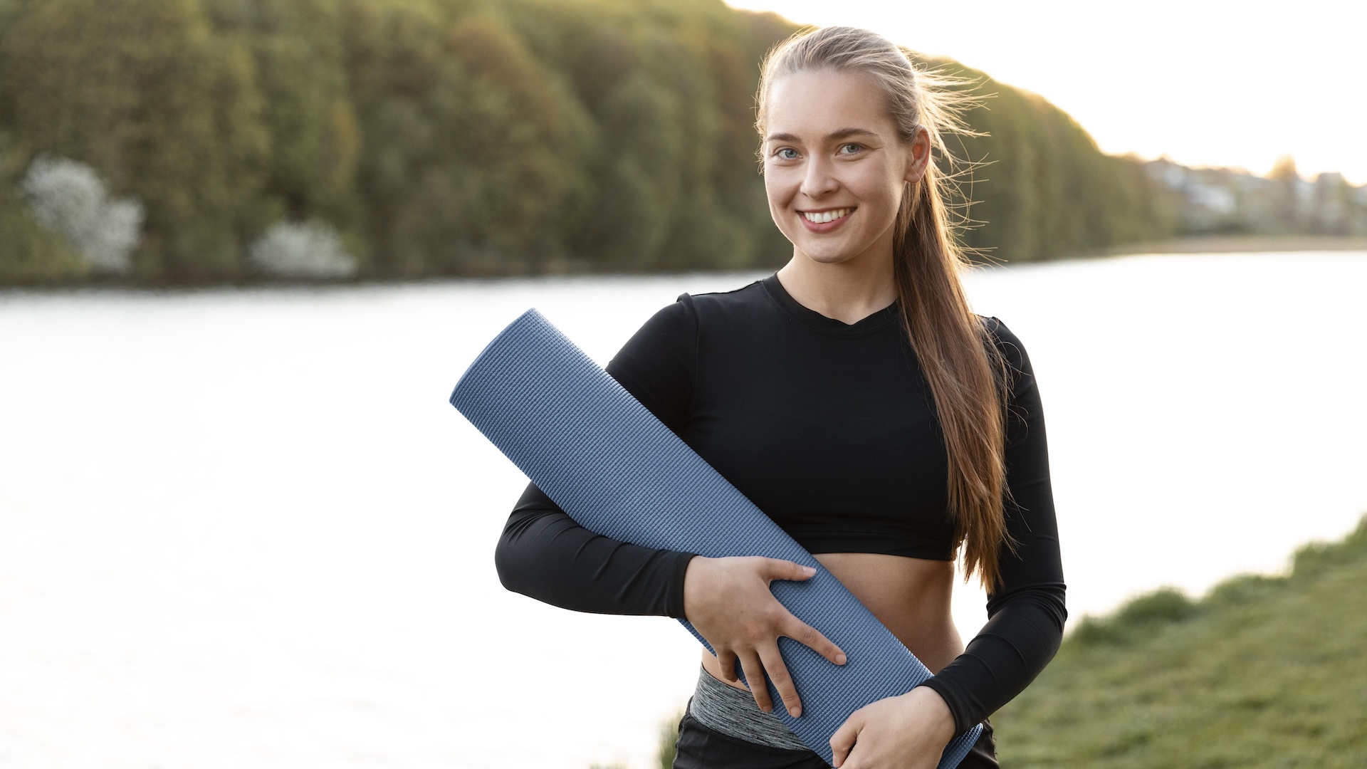 https://healthylinking.co.uk/wp-content/uploads/2025/01/woman-doing-her-workout-outdoors-alone.jpg